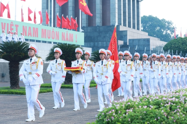 50 năm mở cửa Lăng Bác: “Vinh quang con đứng bên Người”
